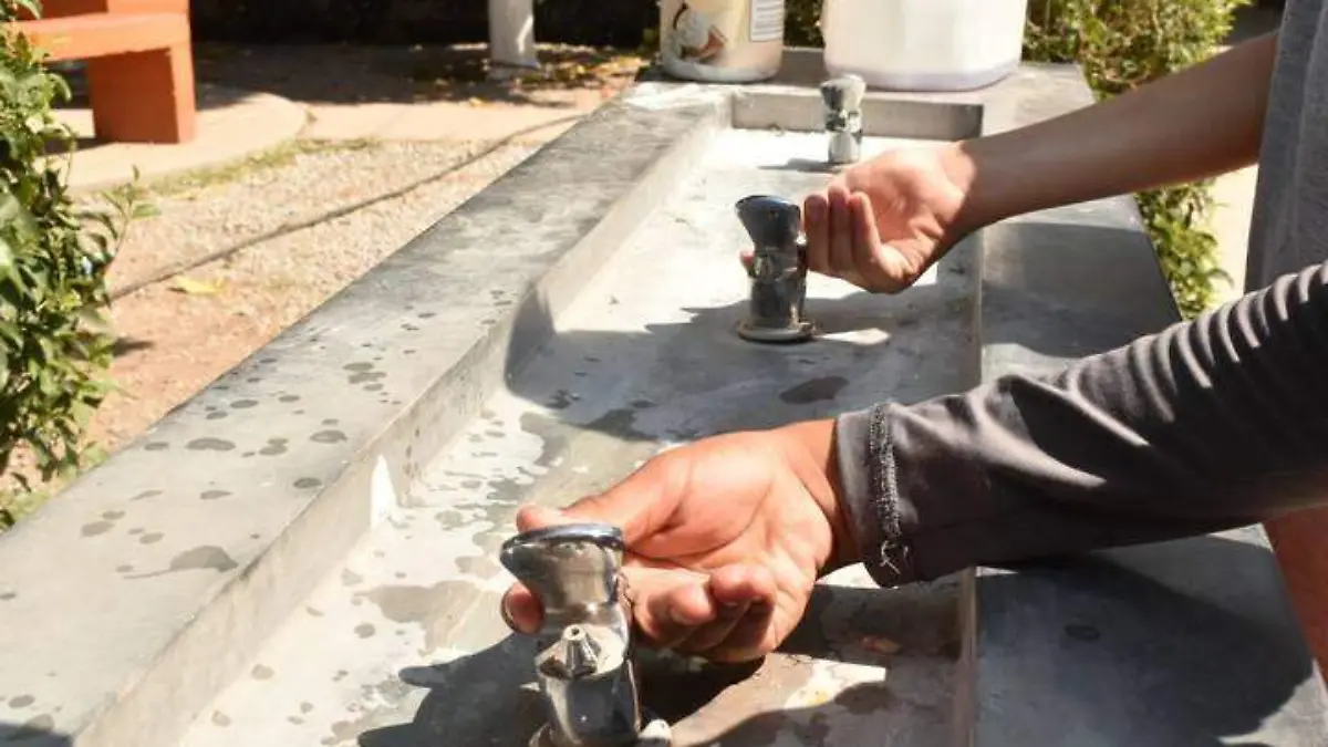 FALTA DE AGUA EN ESCUELAS  (2)